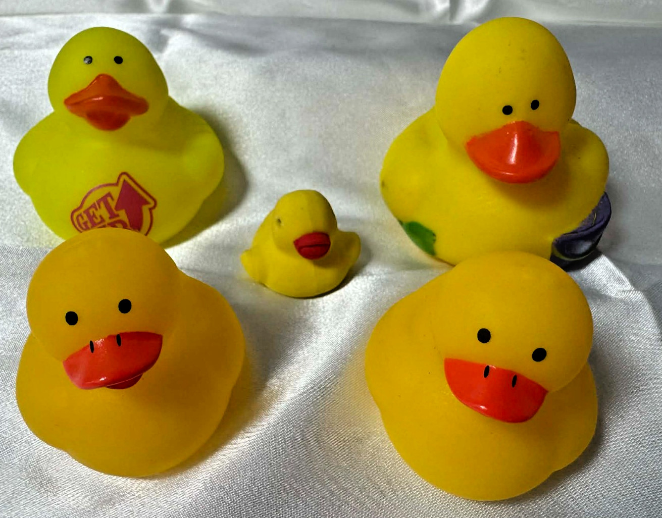 Rubber Ducks Jeep Lovers Lot of 5 Various sized Yellow Ducks JEEP DUCKING Party