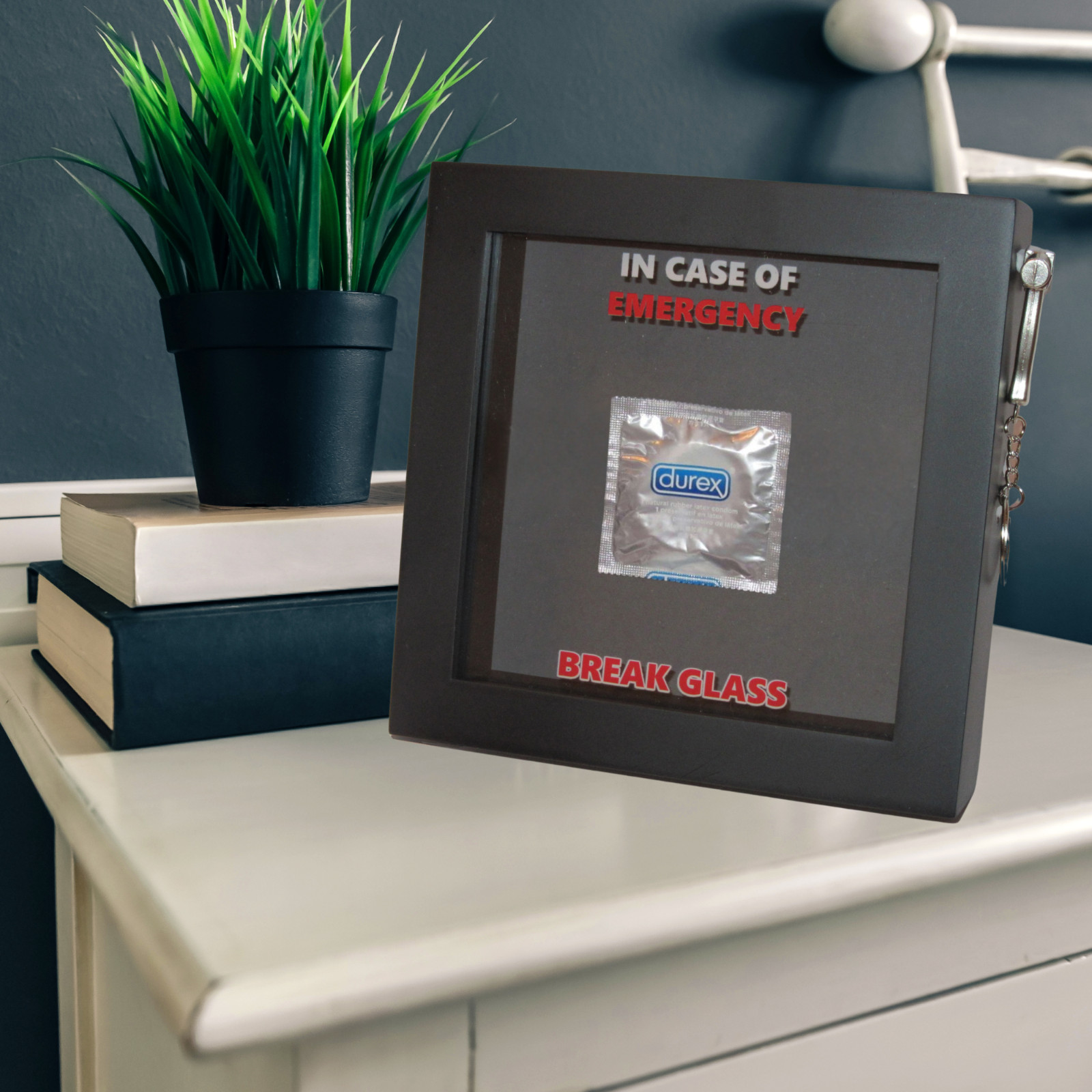 16th/18th/21st/30th/40th/50th BIRTHDAY GIFT Emergency Break Glass 3d Box Frame