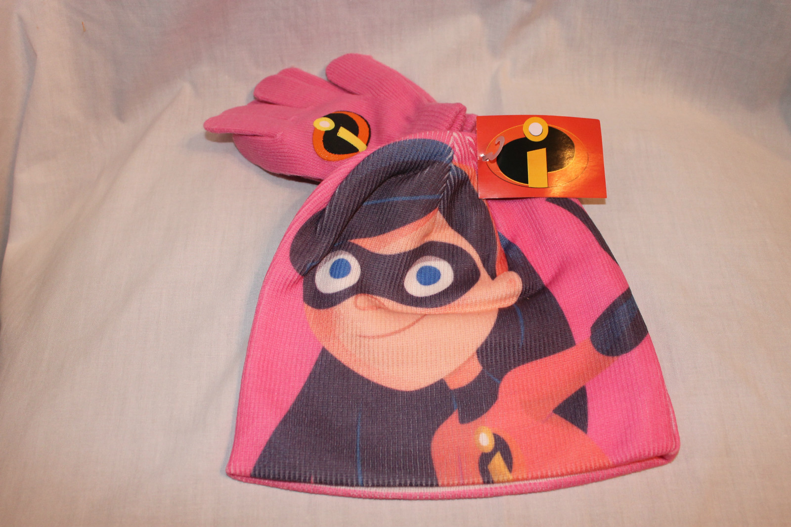 NEW WITH TAGS DISNEY PIXAR THE INCREDIBLES SET OF KIDS GIRLS BEANIE AND GLOVES