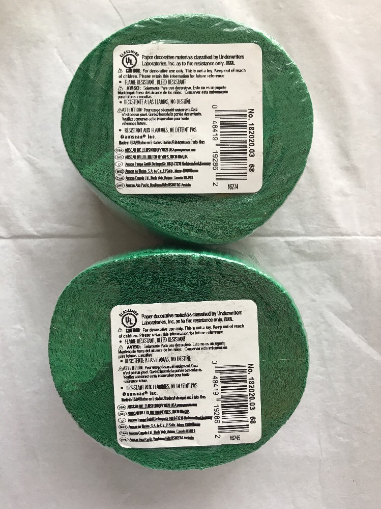 Papier Crepe Streamers. Green White Black Congrats Grad