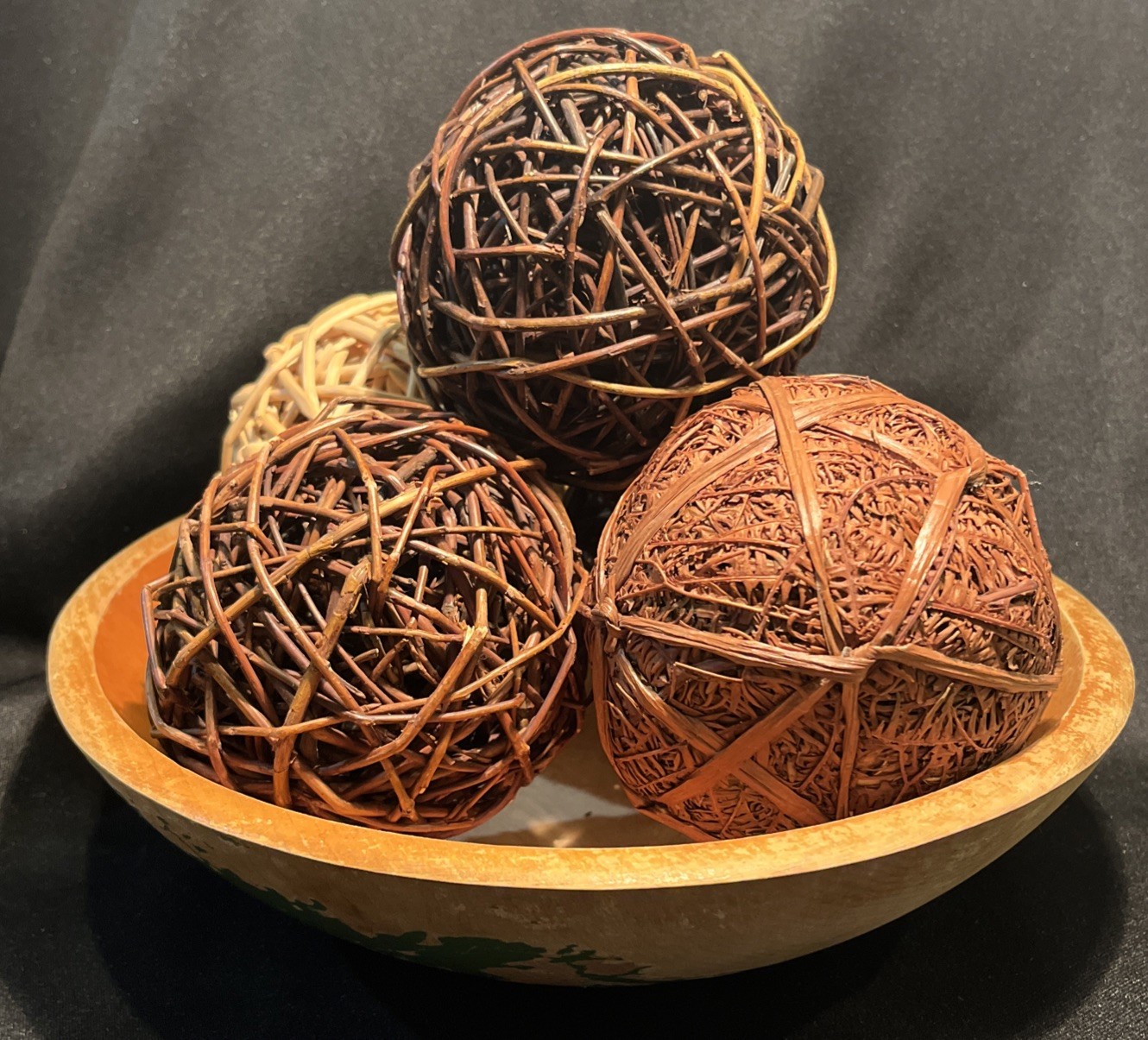 VTG Wooden Bowl with Set of 5 Natural Woven Twig Balls Home Decoration Decor
