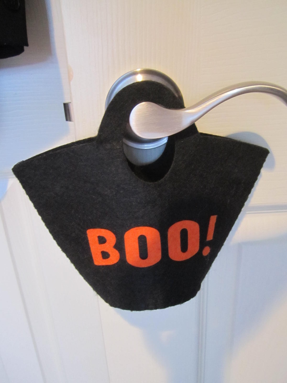 4 NWT SMALL FELT HALLOWEEN BAGS SPIDER PUMPKIN CANDY CORN BOO HALLOWEEN DECOR