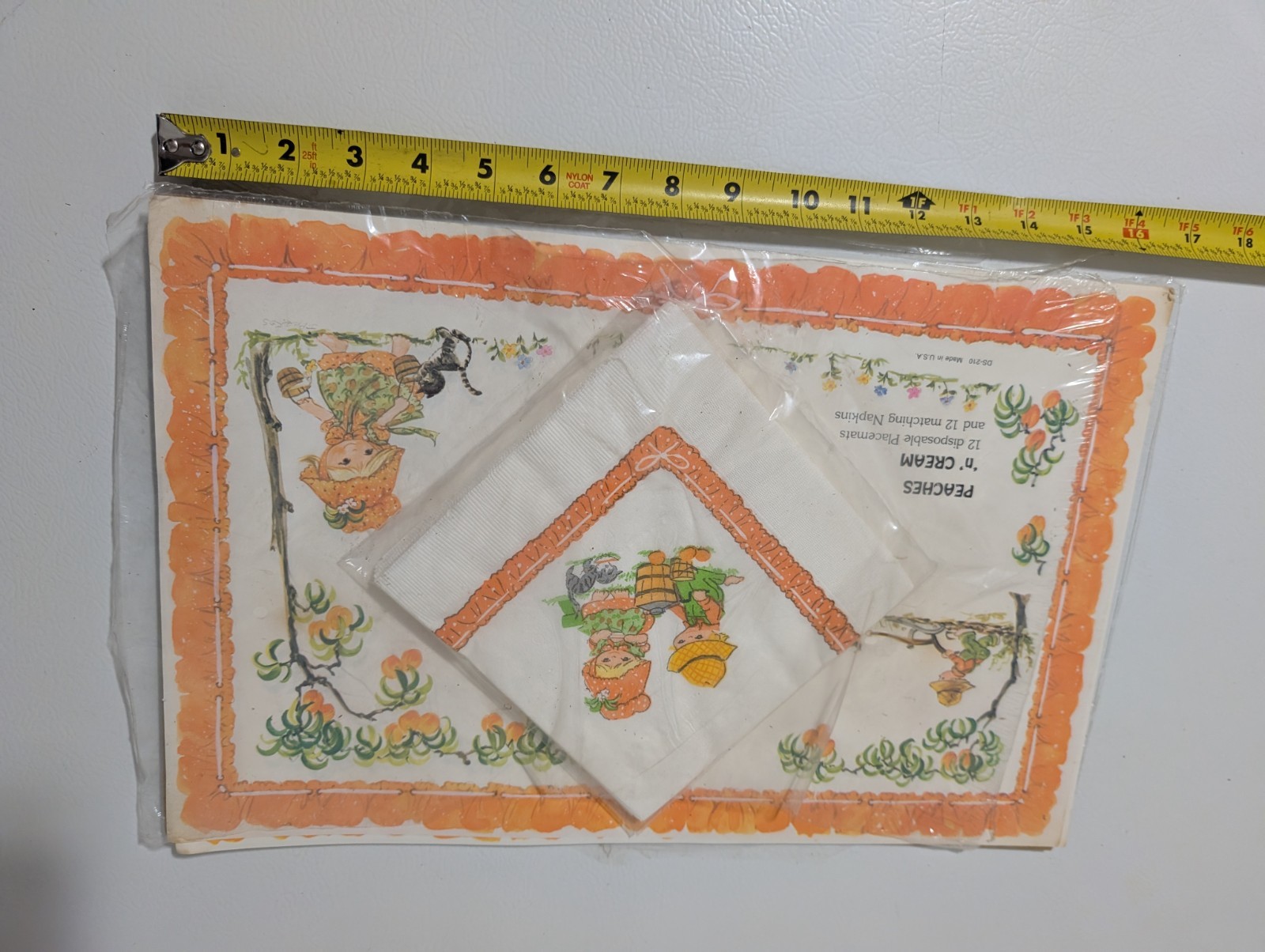 Vtg “Peaches ‘n Cream” 12 matching Napkins & Placemats J phakos art READ