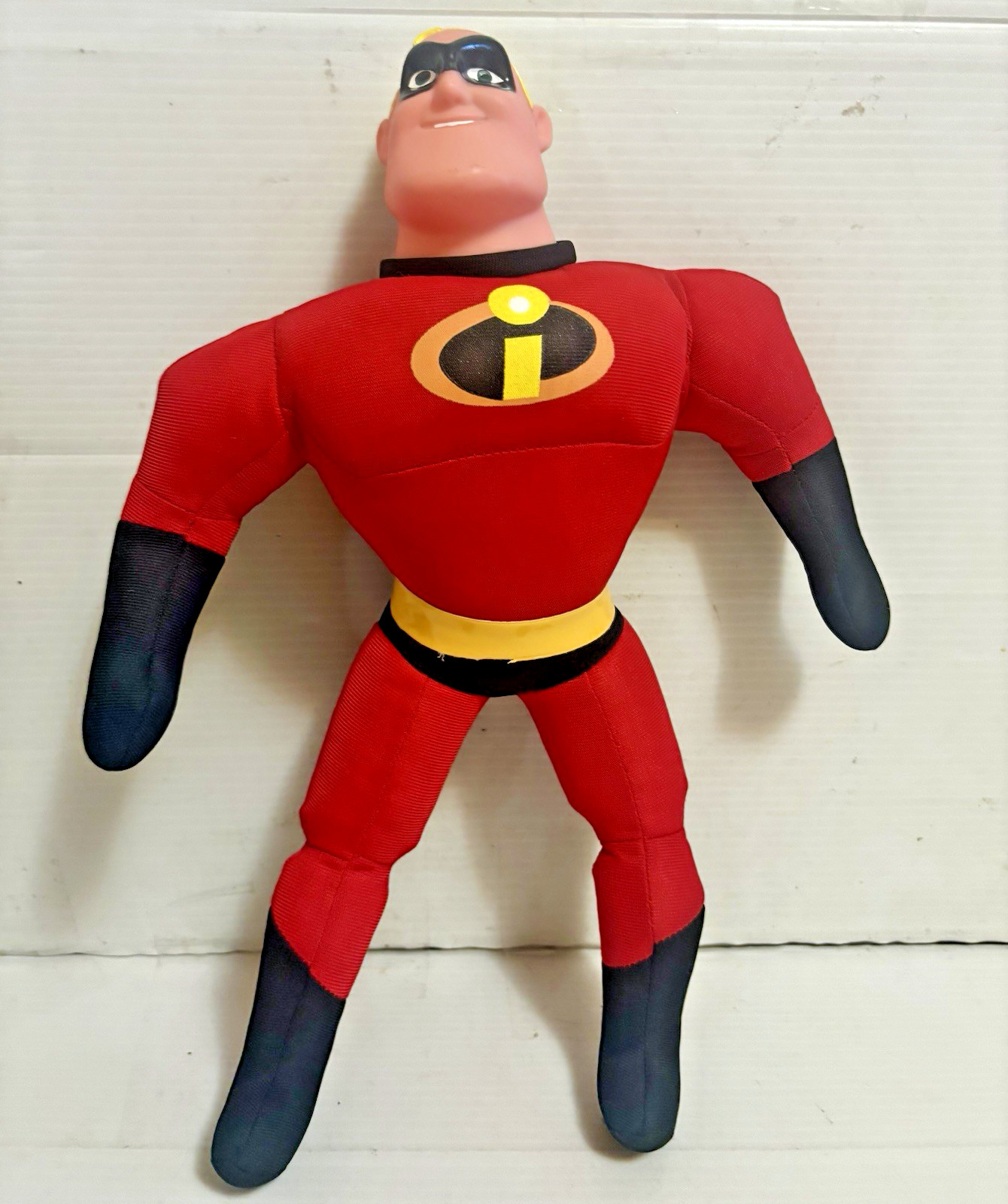 Vintage Disney 2004 The Incredibles 15” Mr. Incredible w Vinyl Head Bob EC Fast