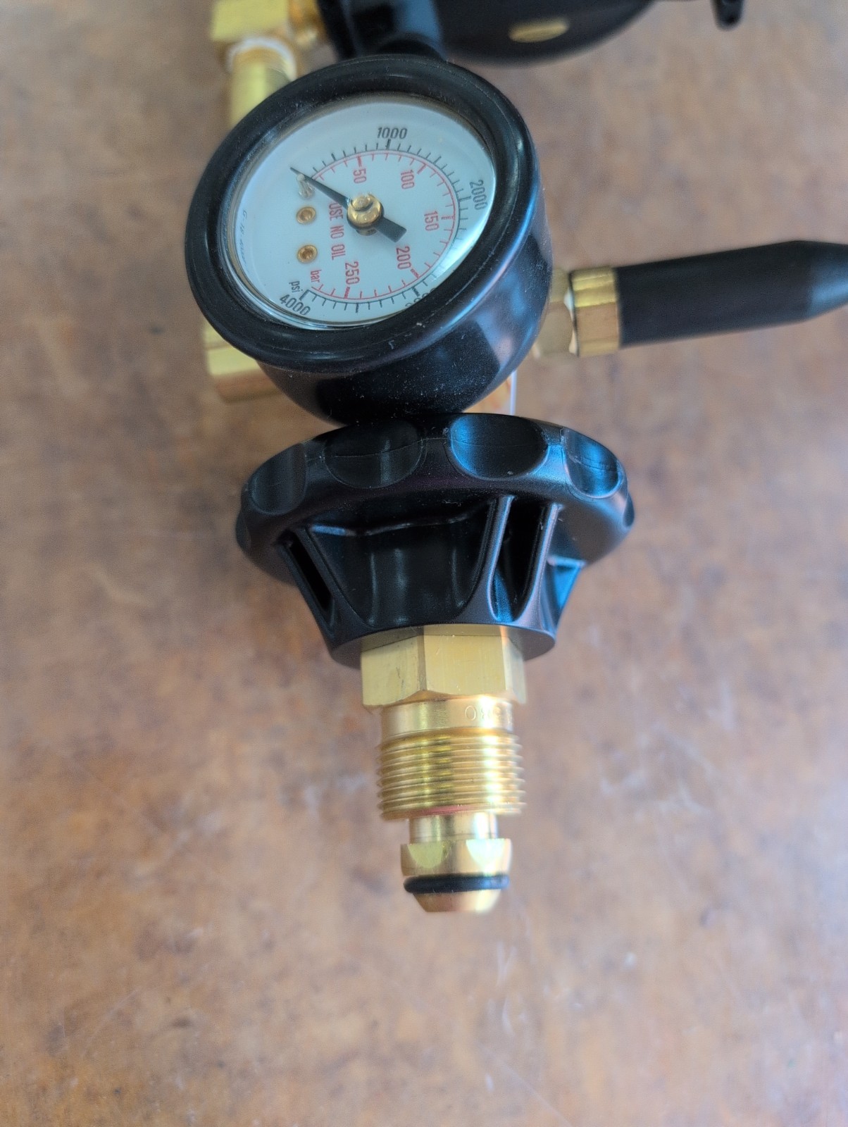 BURTON Model FIB-3630 2-Way Helium Balloon Inflator Regulator
