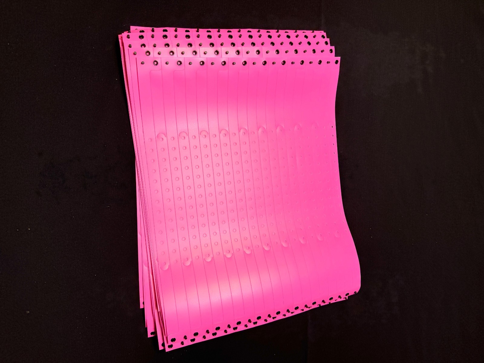 Lot of 400+ 1/2″ Plastic Wristbands Armbands for Events HOT PINK