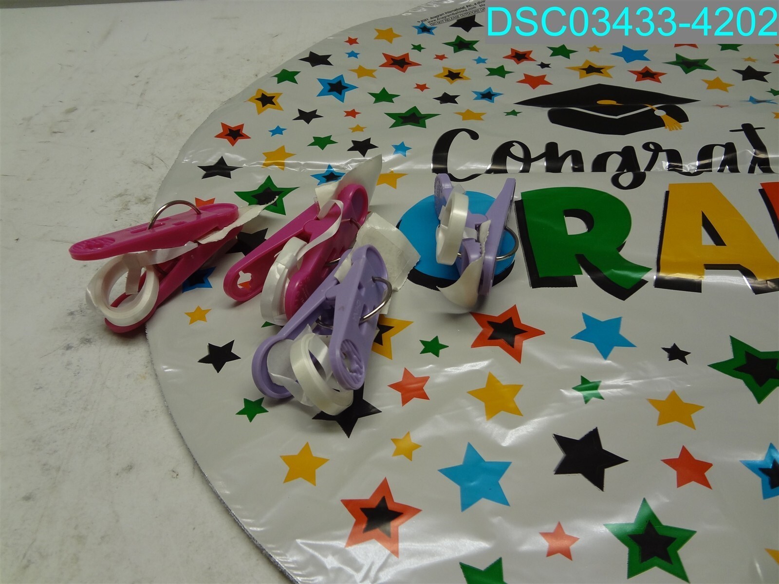 QTY=4: 44377 White Multi-Colored Star Grad 18″ Balloon 026635443777