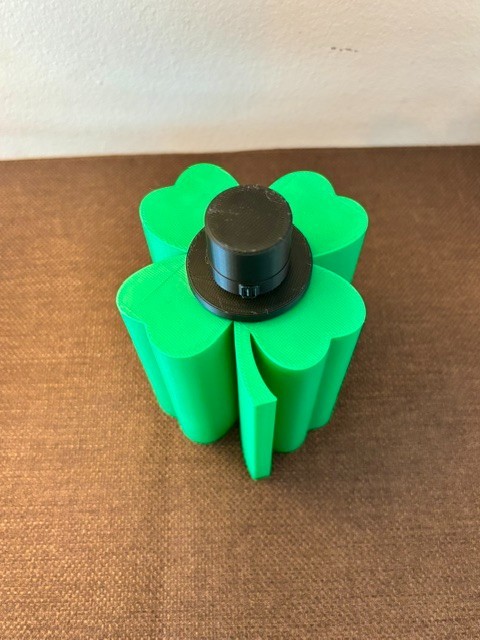 3D Printed St Patrick’s Day Maze Gift Box – Four-Leaf Clover Top Hat