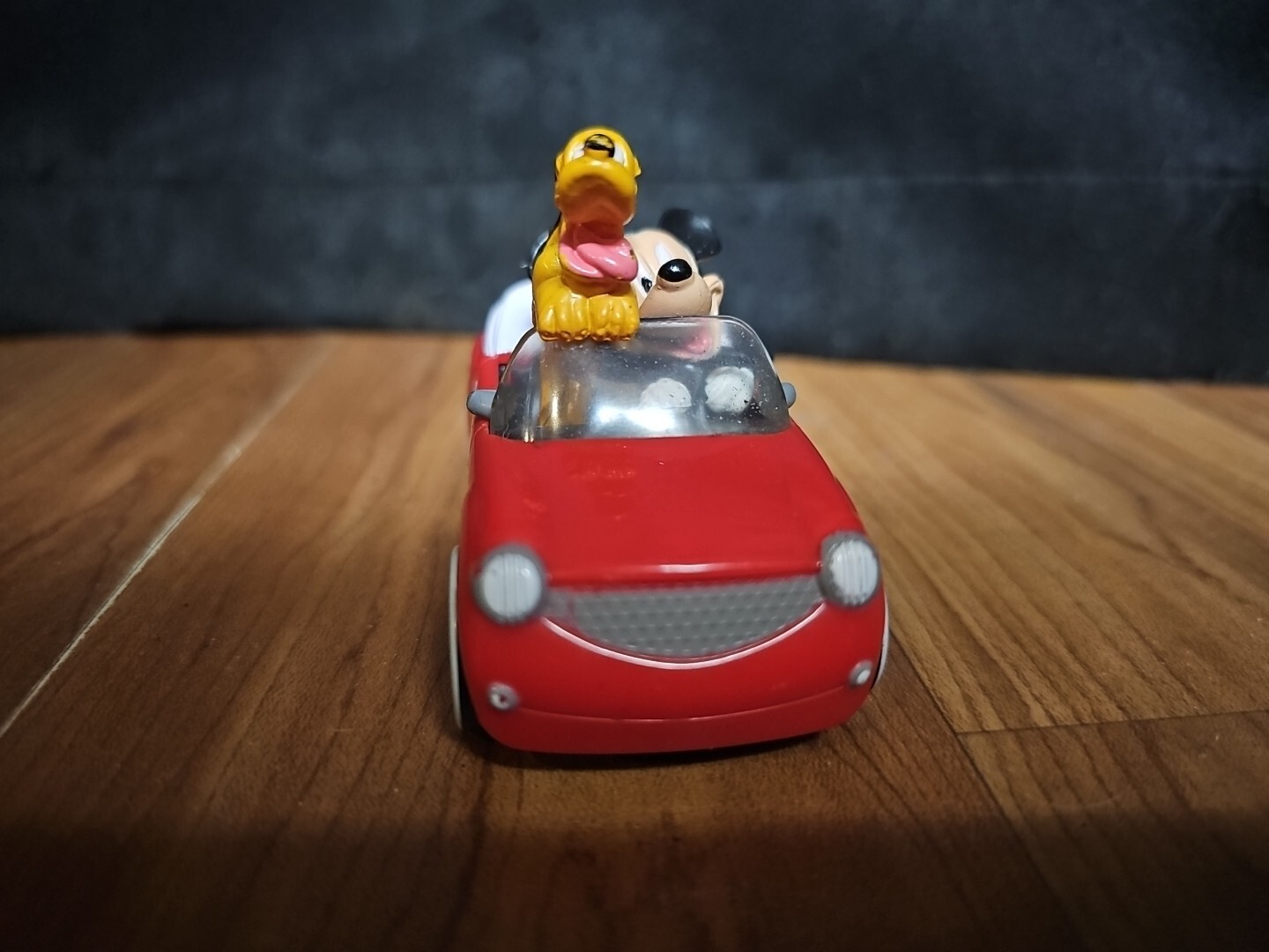 DecoPac Disney’s Mickey Mouse and Pluto in Rolling Red Car Cake Topper 3 1/4″ L