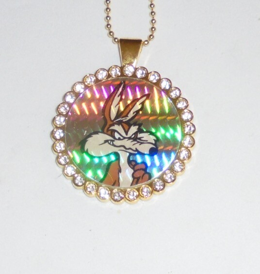 Vintage Looney Tunes WILE E COYOTE Prism Pog Cap Chain Pendant Necklace Cartoon
