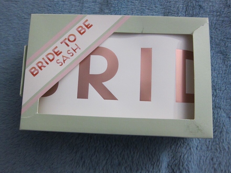 NIB ”BRIDE TO BE” SASH Rose Gold Lettering on White w/side tie 31″Orig $12.99