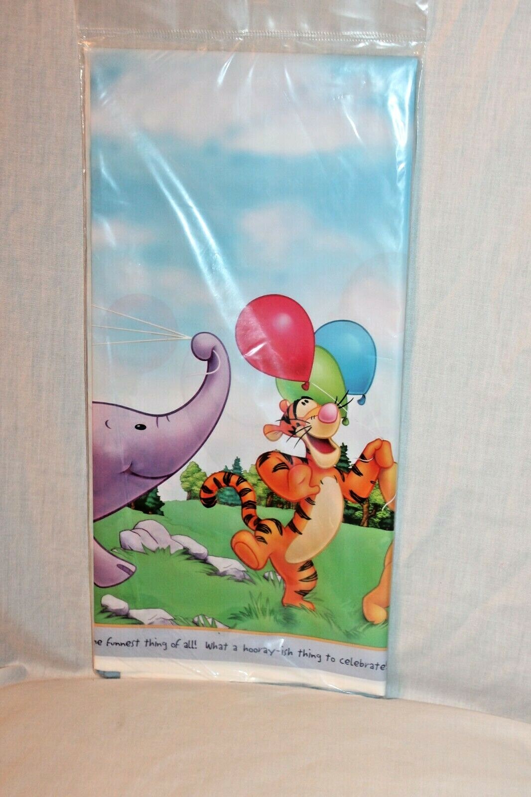 NEW IN PACKAGE WINNIE THE POOH FUN CELEBRATION TABLECOVER PARTY SUPPLIES