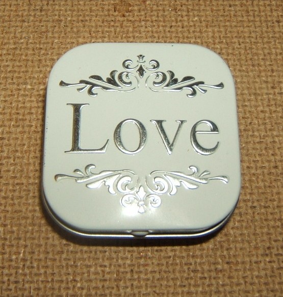 Generic Love Tin 1 1/2in x 1 1/2in lt876 * Metal