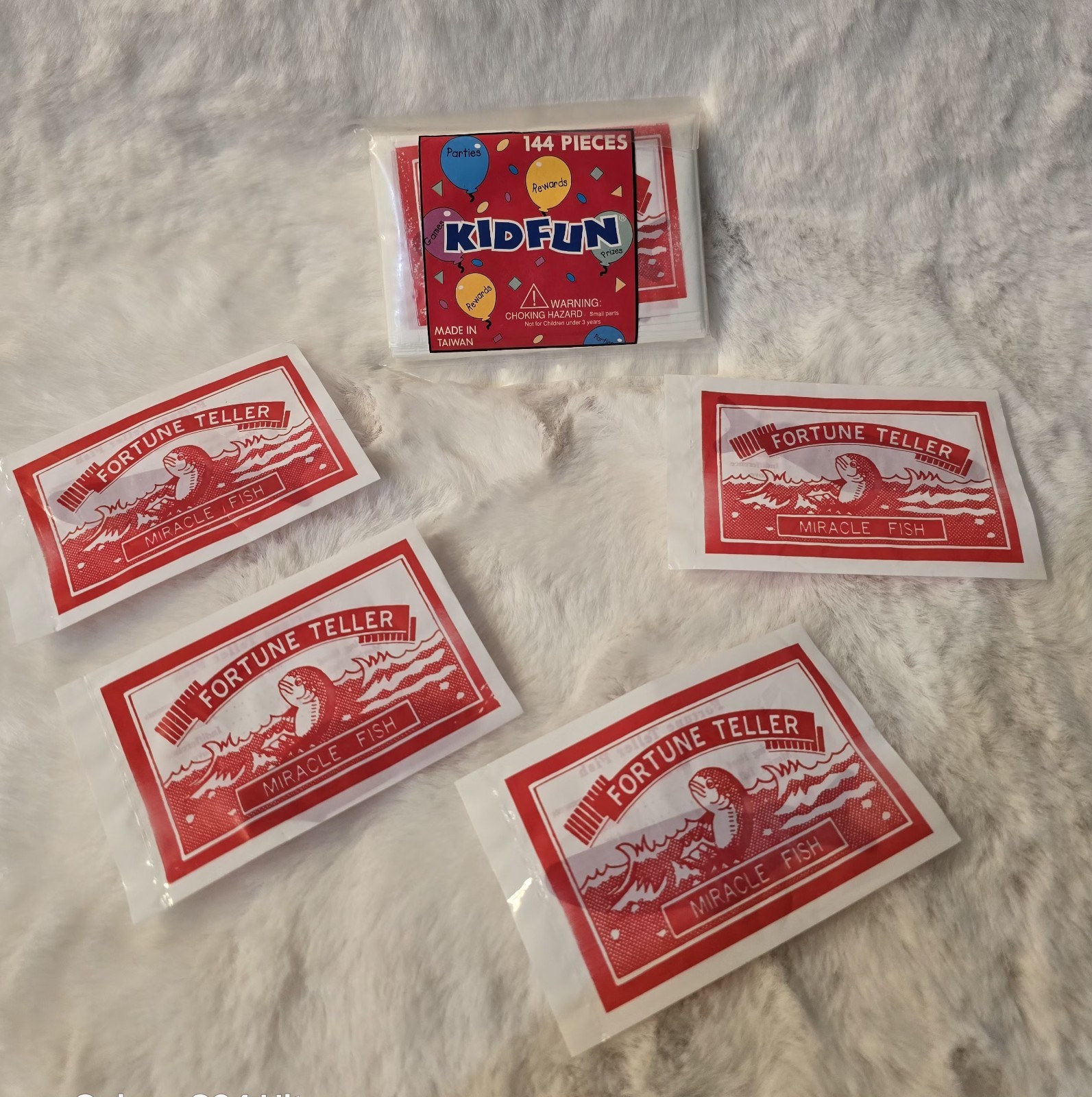 12 Fortune Telling Fish – Miracle Teller Palm Reading Gag Party Toy Gift.bin1 s
