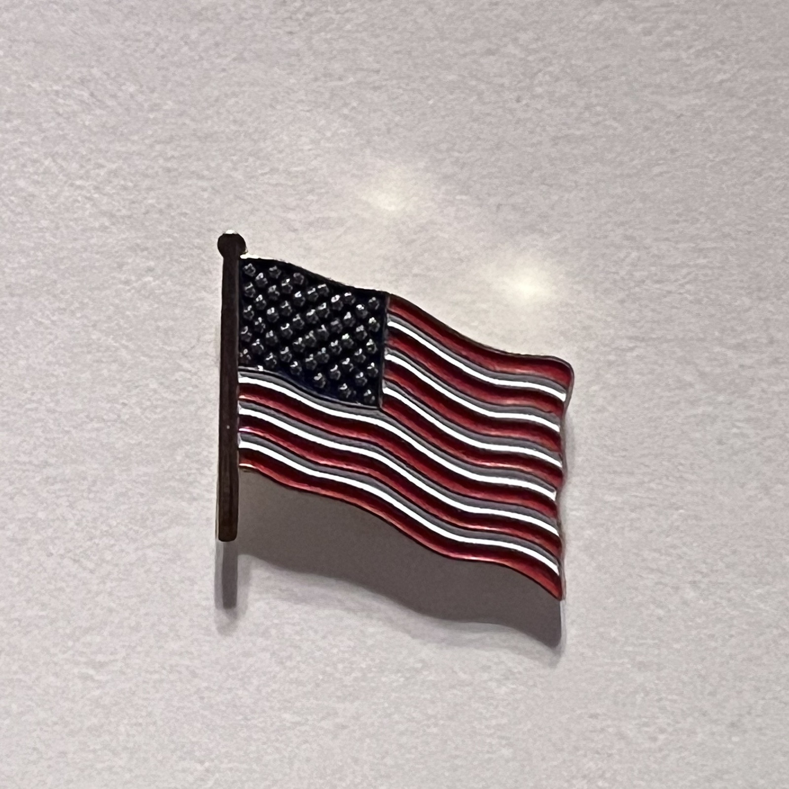 US American Flag Lapel Pin – Made in USA, High-Quality Patriotic USA Badge 🎖️