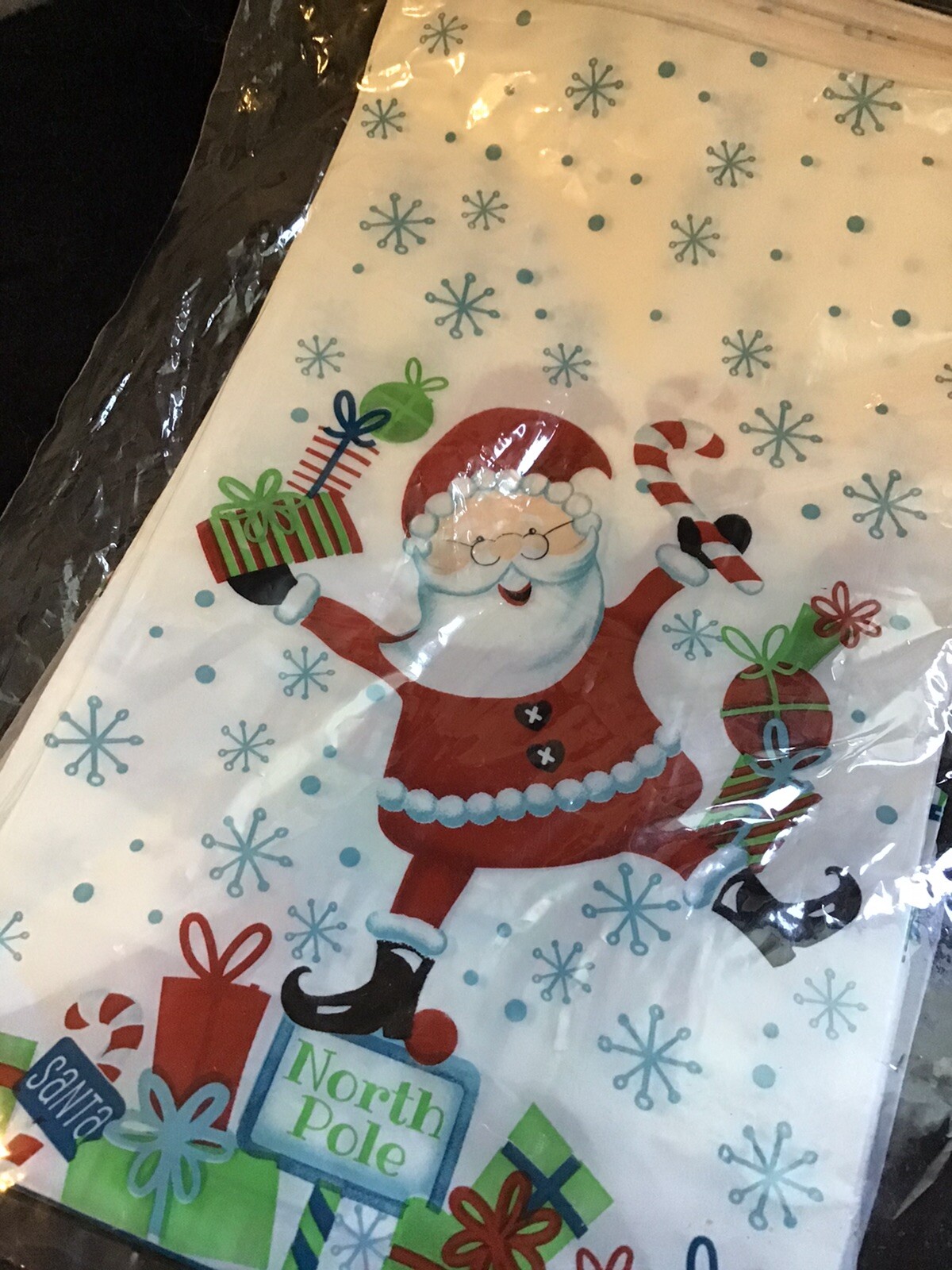 Package of 6 PLASTIC BAKERY BAGS SANTA & GIFTS DESIGN NEW IN PACKAGE