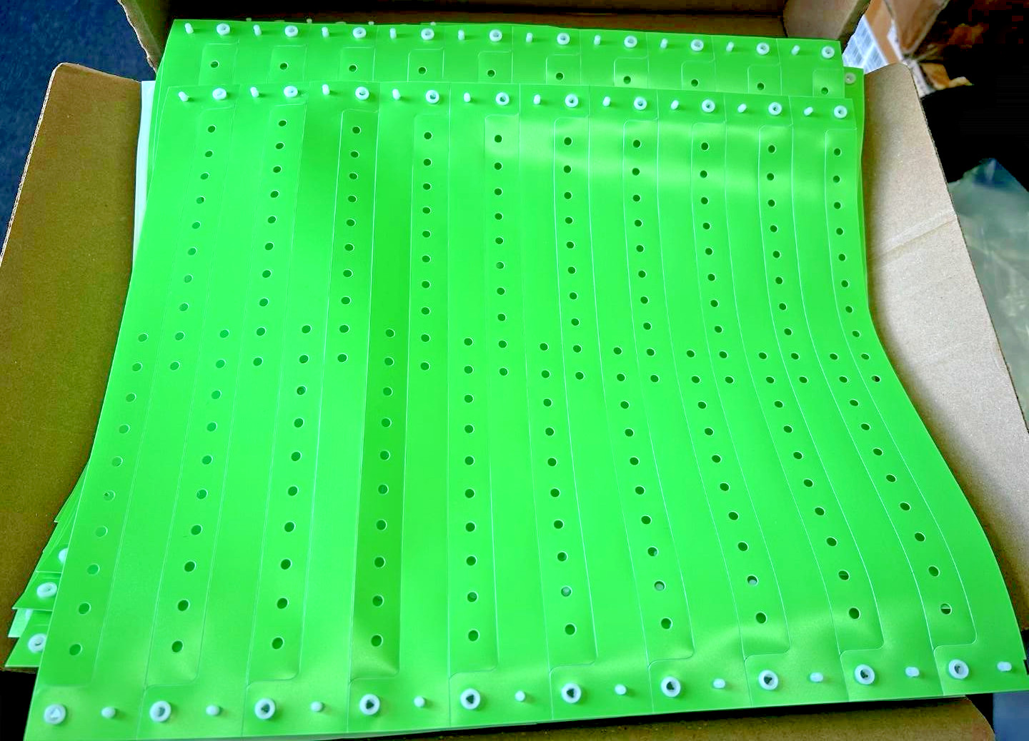 52 LIME GREEN VINYLWRISTBANDS FOR PARTY , CONCERT LOCKING CLASPS 10 3/4″ x 1/2″