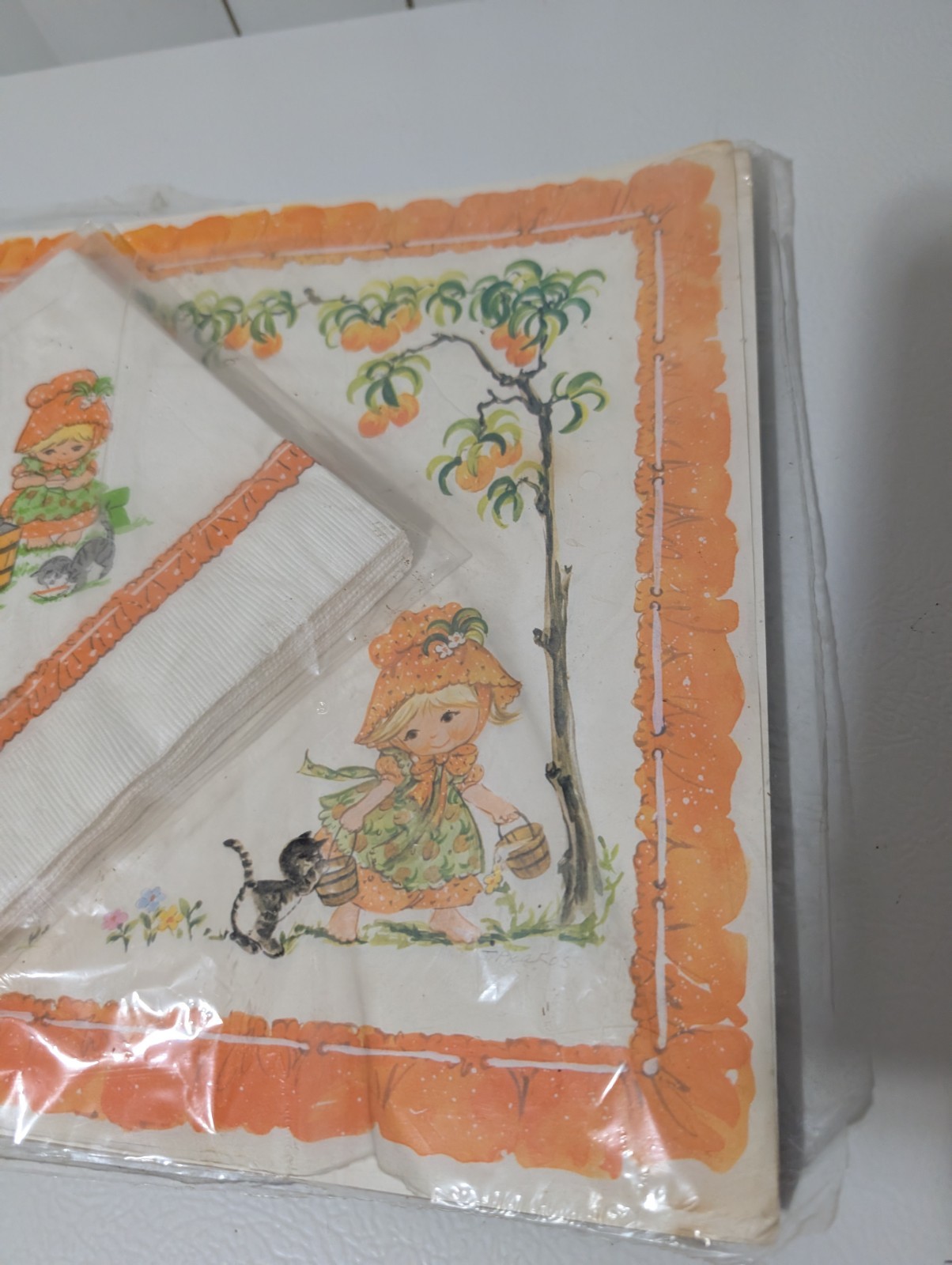 Vtg “Peaches ‘n Cream” 12 matching Napkins & Placemats J phakos art READ