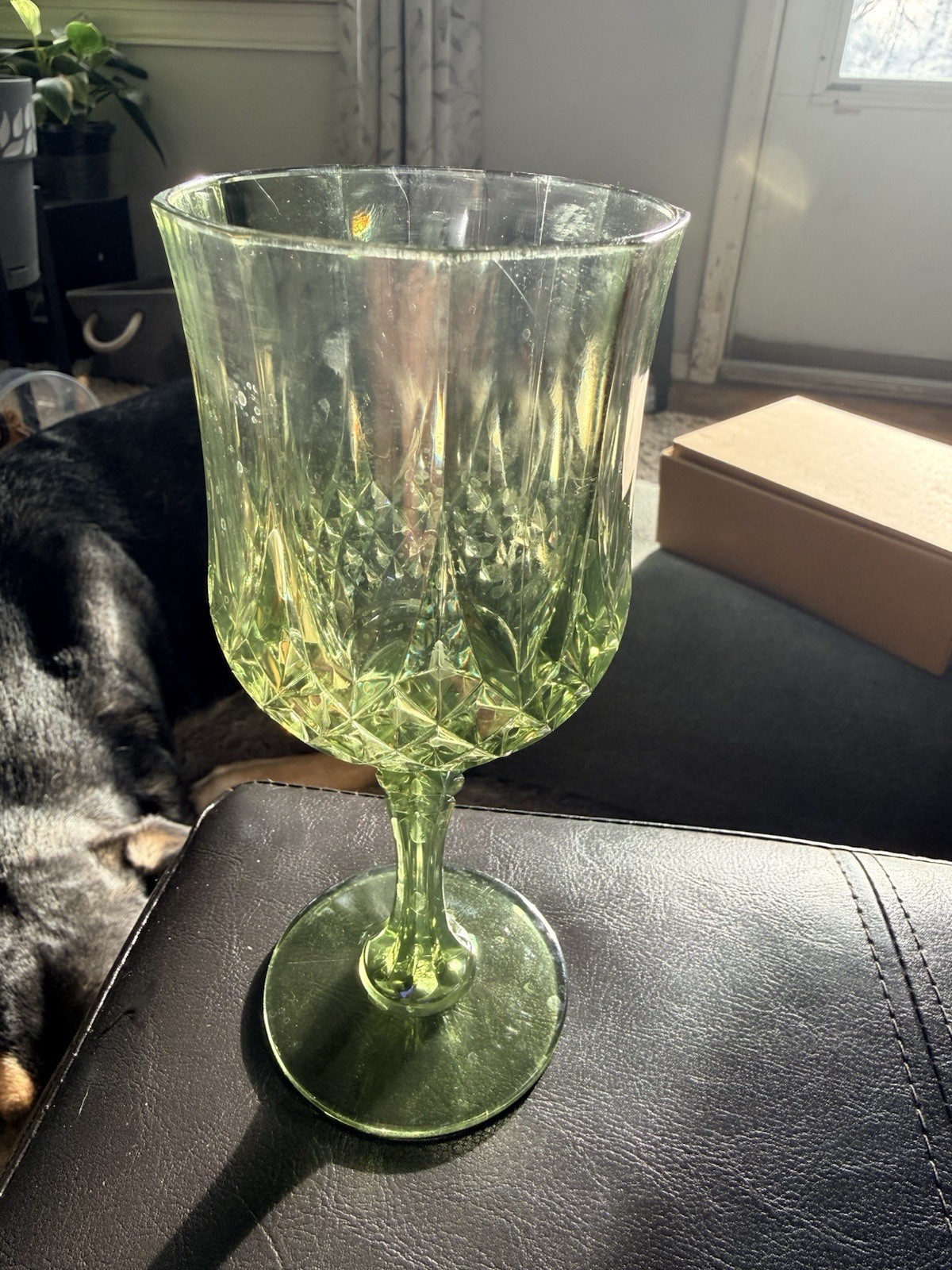 Set of 24 Green Plastic Goblets 8oz Vintage Style Wine Cups Party Wedding Decor