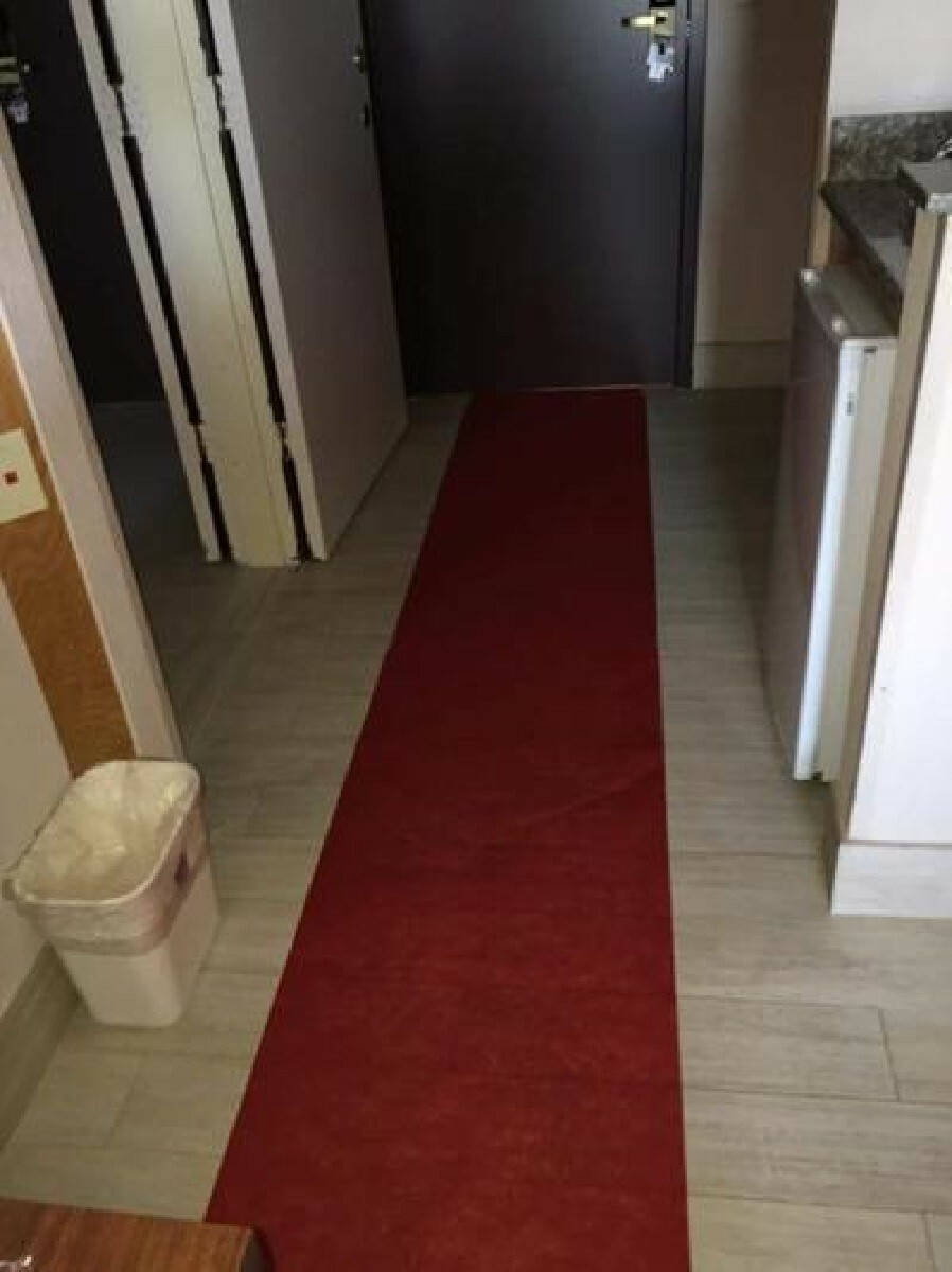Special Event Red Carpet Party Easy to Un-Roll Wedding Aisle Runner 15-ft x 2-ft
