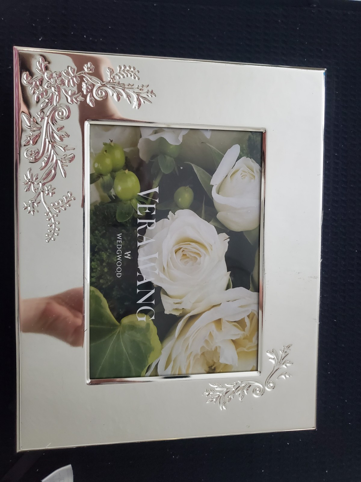 VERA WANG Wedgwood Silver Plated Guest Book Wedding Entertaining photo frame