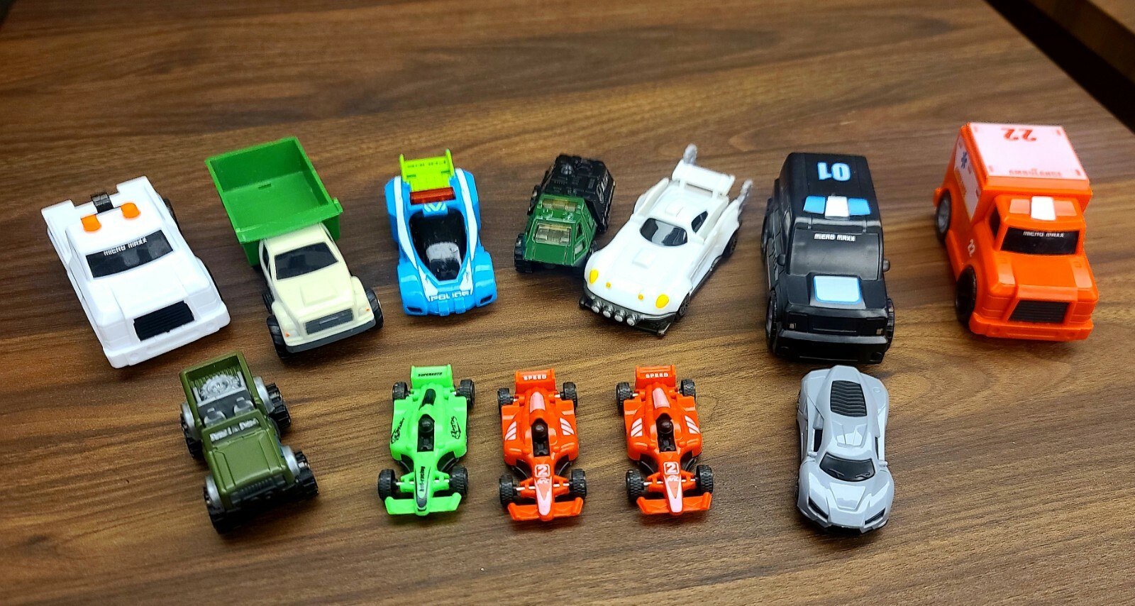 Lot of 12 Plastic Cars Cake Toppers