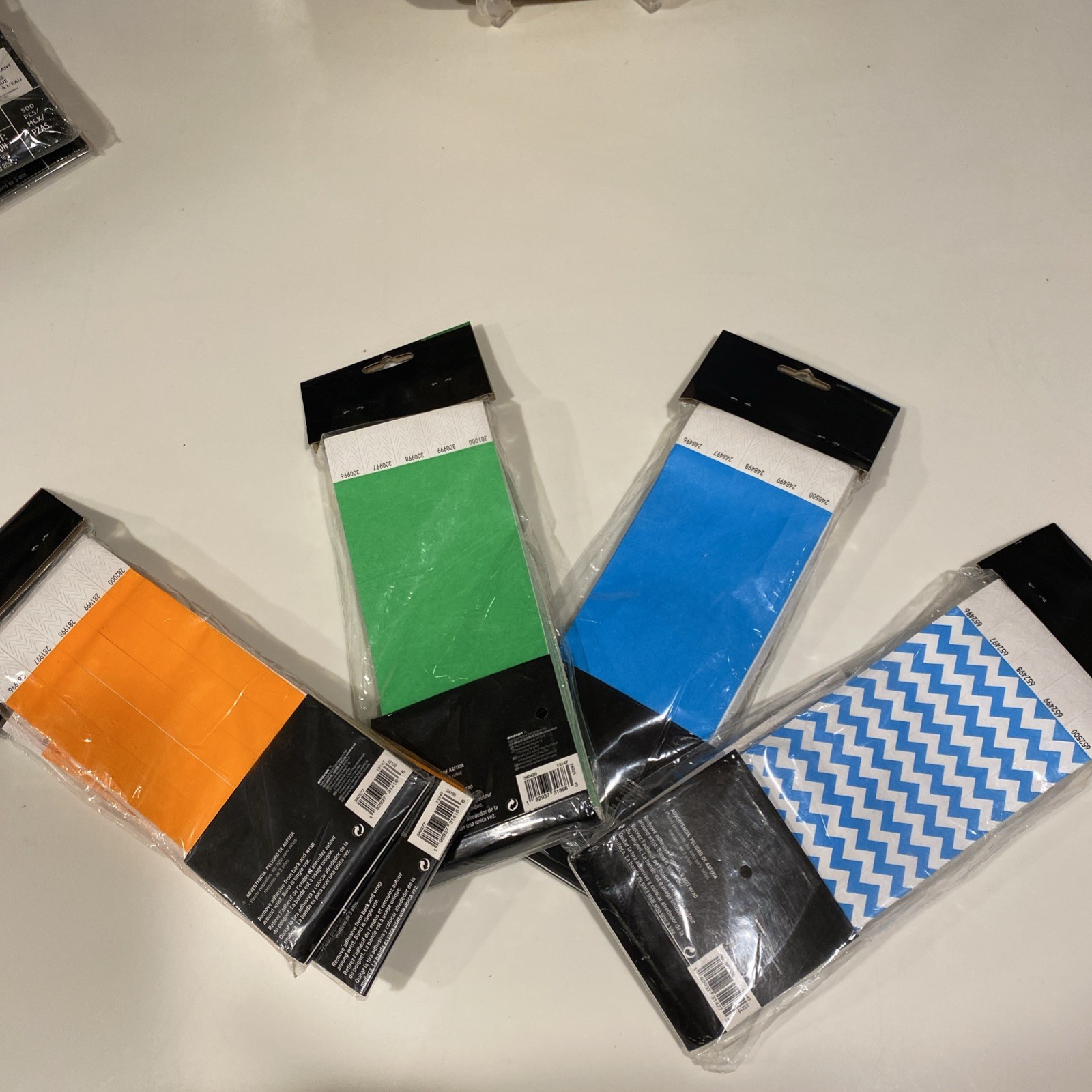 Amscan Tyvek Wristbands 2000 Count New Assorted Colors Solid & Chevron Numbered