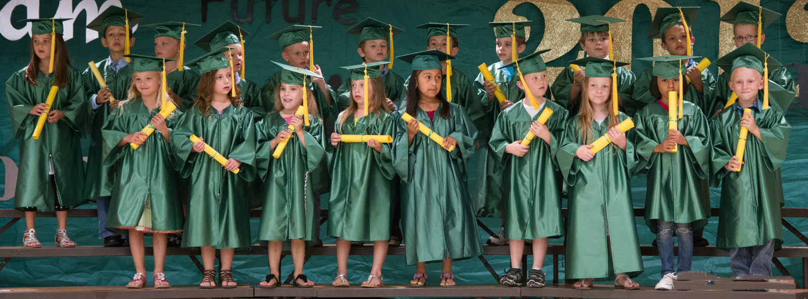 Set of 5 Childrens Graduation Gown And Hat 3-6 Years Nursery Kids Colour Costume