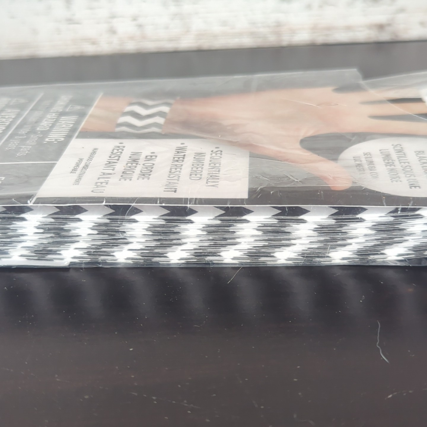 Amscan Wristbands 500 Count Black & White Chevron Pattern, Sequentially Numbered