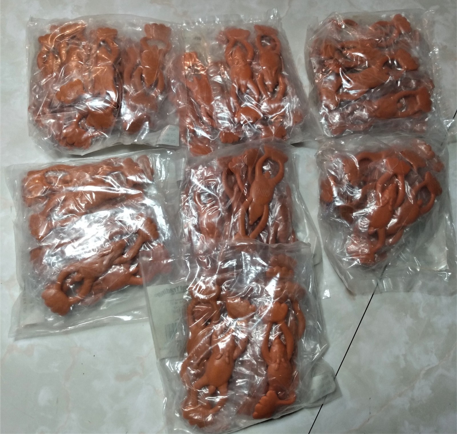 Reindeer Stretch & Finger Fly Party Favor Christmas Toy Hunting (84 pc)