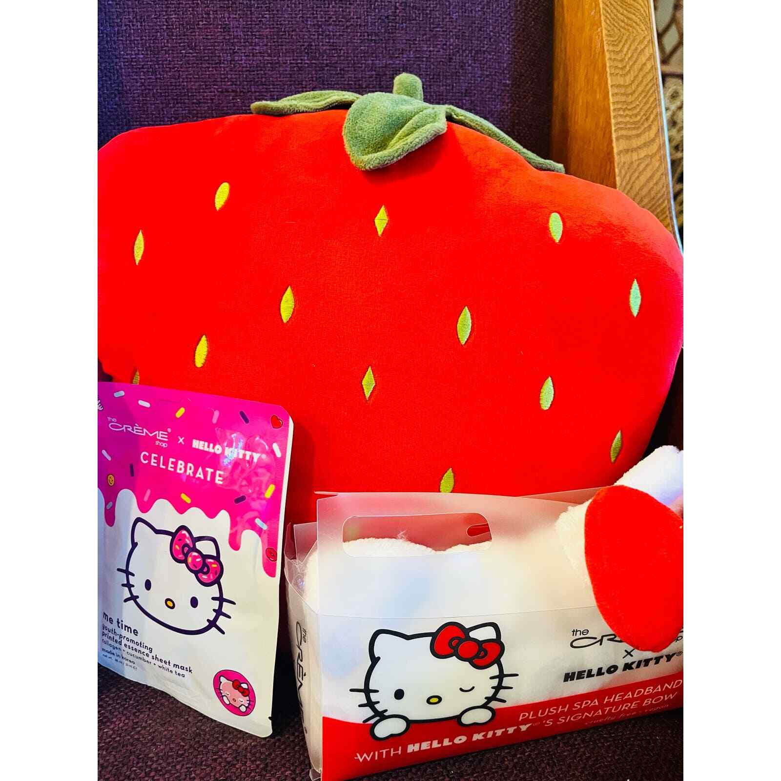 Strawberry shortcake and Hello kitty bundle
