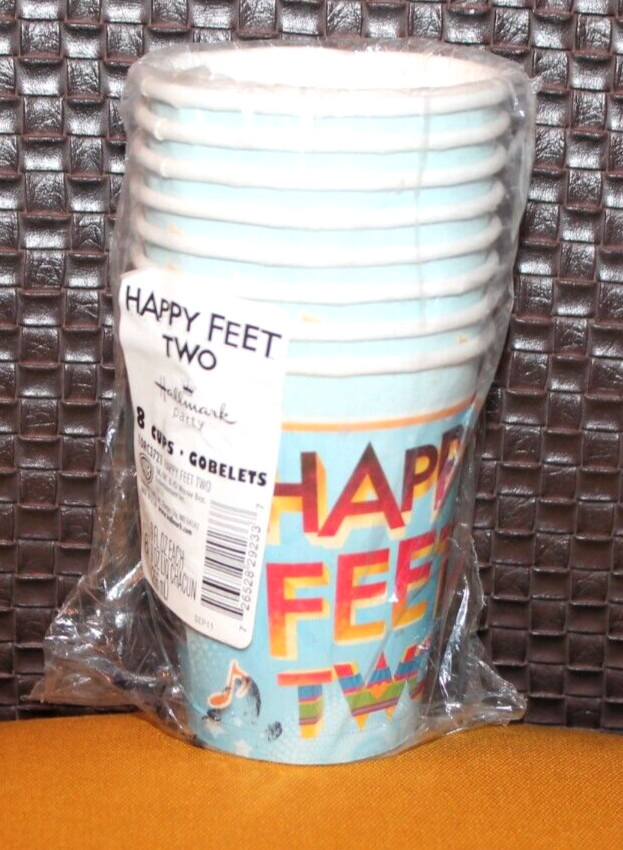 NEW IN PACKAGE HAPPY FEET 8- CUPS PARTY SUPPLIES