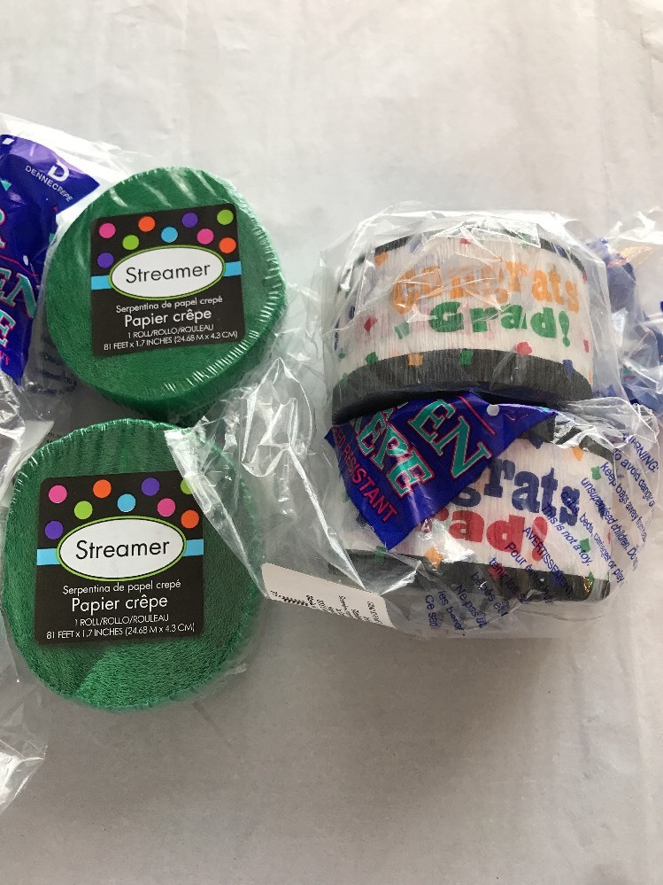 Papier Crepe Streamers. Green White Black Congrats Grad